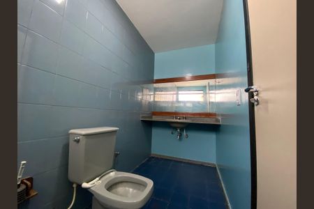 Casa de condomínio para alugar com 330m², 5 quartos e 2 vagas Casa de condomínio para alugar com 330m², 5 quartos e 2 vagasBanheiro Suíte 2