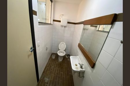 Casa de condomínio para alugar com 330m², 5 quartos e 2 vagas Casa de condomínio para alugar com 330m², 5 quartos e 2 vagasBanheiro - Serviço