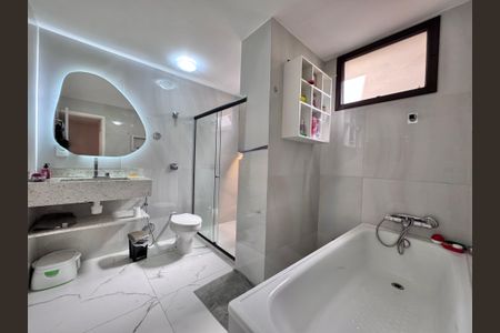 Apartamento à venda com 180m², 5 quartos e 2 vagasBanheiro da Suíte