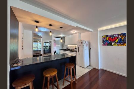 Apartamento à venda com 180m², 5 quartos e 2 vagasCozinha e Área de Serviço