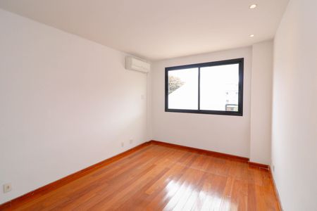Apartamento à venda com 151m², 3 quartos e 3 vagas Apartamento à venda com 151m², 3 quartos e 3 vagasQuarto 3