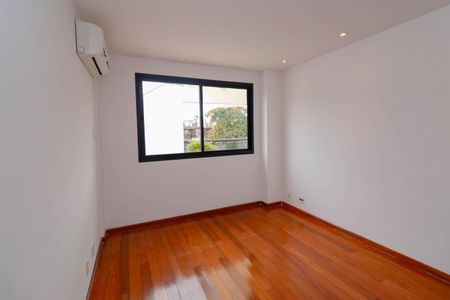 Apartamento à venda com 151m², 3 quartos e 3 vagas Apartamento à venda com 151m², 3 quartos e 3 vagasQuarto 3