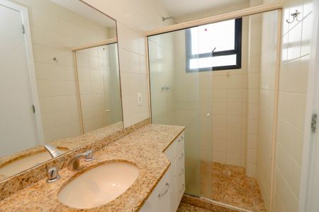 Apartamento à venda com 151m², 3 quartos e 3 vagas Apartamento à venda com 151m², 3 quartos e 3 vagasBanheiro Social