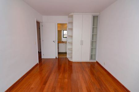 Apartamento à venda com 151m², 3 quartos e 3 vagas Apartamento à venda com 151m², 3 quartos e 3 vagasQuarto 3