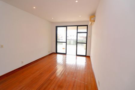 Apartamento à venda com 151m², 3 quartos e 3 vagas Apartamento à venda com 151m², 3 quartos e 3 vagasSala