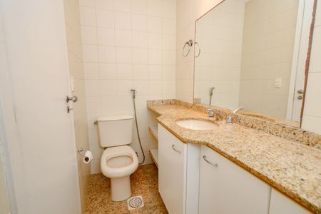 Apartamento à venda com 151m², 3 quartos e 3 vagas Apartamento à venda com 151m², 3 quartos e 3 vagasBanheiro Social