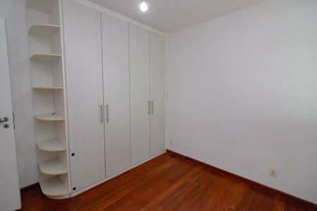 Apartamento à venda com 151m², 3 quartos e 3 vagas Apartamento à venda com 151m², 3 quartos e 3 vagasQuarto