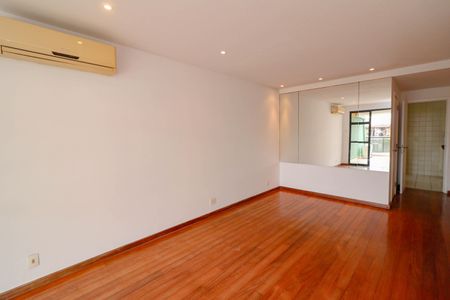 Apartamento à venda com 151m², 3 quartos e 3 vagas Apartamento à venda com 151m², 3 quartos e 3 vagasSala