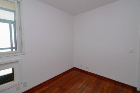 Apartamento à venda com 151m², 3 quartos e 3 vagas Apartamento à venda com 151m², 3 quartos e 3 vagasQuarto