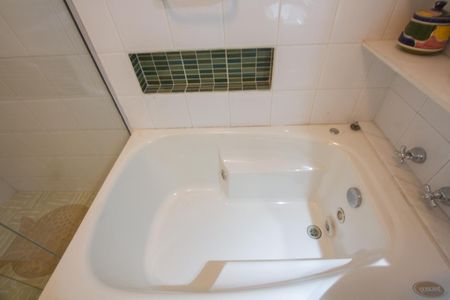 Casa à venda com 315m², 5 quartos e 4 vagas Casa à venda com 315m², 5 quartos e 4 vagasBanheiro