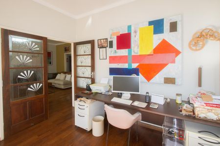 Casa à venda com 315m², 5 quartos e 4 vagas Casa à venda com 315m², 5 quartos e 4 vagasSala