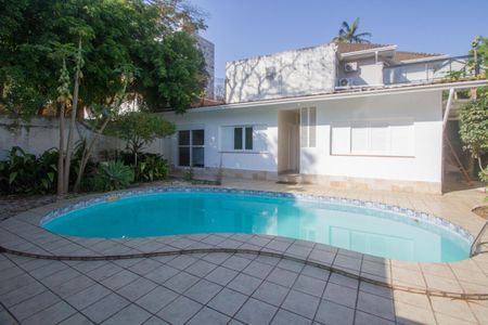 Casa à venda com 315m², 5 quartos e 4 vagas Casa à venda com 315m², 5 quartos e 4 vagasÁrea comum