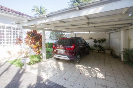 Casa à venda com 315m², 5 quartos e 4 vagas Casa à venda com 315m², 5 quartos e 4 vagasÁrea comum