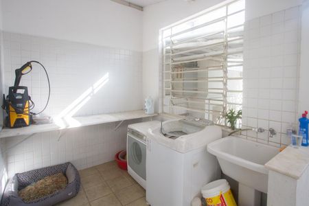 Casa à venda com 315m², 5 quartos e 4 vagas Casa à venda com 315m², 5 quartos e 4 vagasÁrea de Serviço