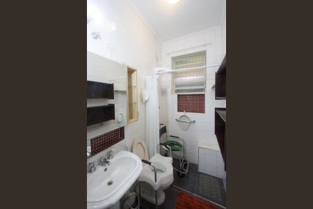 Casa à venda com 315m², 5 quartos e 4 vagas Casa à venda com 315m², 5 quartos e 4 vagasBanheiro Suíte