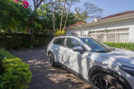 Casa à venda com 315m², 5 quartos e 4 vagas Casa à venda com 315m², 5 quartos e 4 vagasÁrea comum