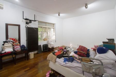 Casa à venda com 315m², 5 quartos e 4 vagas Casa à venda com 315m², 5 quartos e 4 vagasSuíte