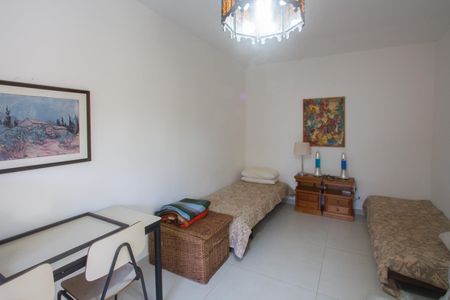 Casa à venda com 315m², 5 quartos e 4 vagas Casa à venda com 315m², 5 quartos e 4 vagasÁrea comum