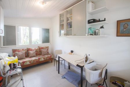 Casa à venda com 315m², 5 quartos e 4 vagas Casa à venda com 315m², 5 quartos e 4 vagasÁrea de Serviço