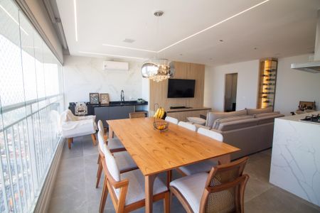 Apartamento à venda com 81m², 2 quartos e 1 vagaSala de Jantar