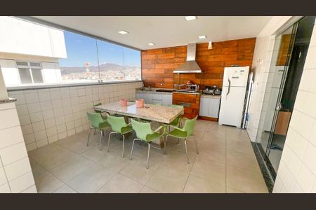 Apartamento à venda com 190m², 4 quartos e 3 vagasVaranda gourmet