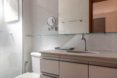 Apartamento à venda com 206m², 4 quartos e 3 vagasBanheiro da Suíte 4