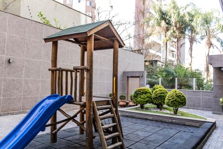 Apartamento à venda com 206m², 4 quartos e 3 vagasÁrea comum - Playground