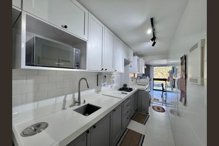 Apartamento à venda com 93m², 3 quartos e 2 vagasCozinha