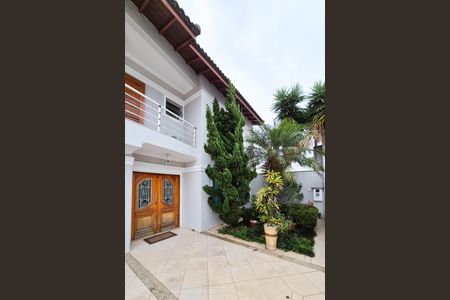 Casa à venda com 272m², 3 quartos e 4 vagas Casa à venda com 272m², 3 quartos e 4 vagasFachada