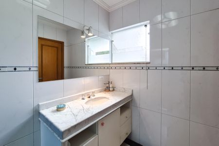 Casa à venda com 272m², 3 quartos e 4 vagas Casa à venda com 272m², 3 quartos e 4 vagasBanheiro da Suíte 2