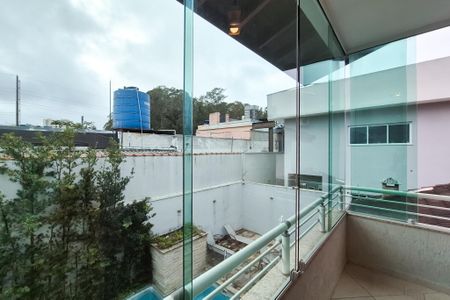 Casa à venda com 272m², 3 quartos e 4 vagas Casa à venda com 272m², 3 quartos e 4 vagasVaranda da suíte 2