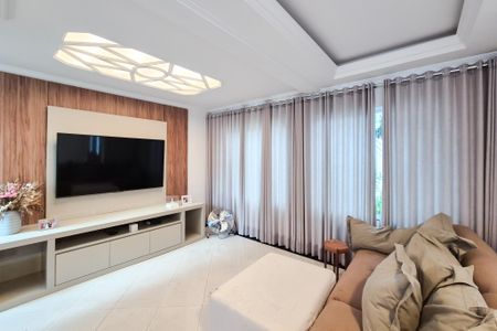 Casa à venda com 272m², 3 quartos e 4 vagas Casa à venda com 272m², 3 quartos e 4 vagasSala