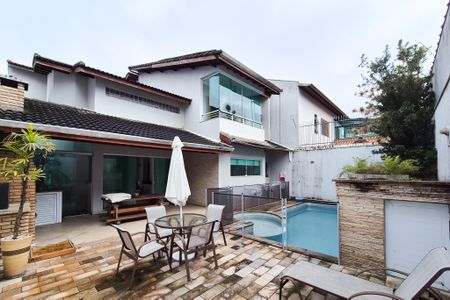 Casa à venda com 272m², 3 quartos e 4 vagas Casa à venda com 272m², 3 quartos e 4 vagasQuintal