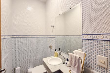 Casa à venda com 272m², 3 quartos e 4 vagas Casa à venda com 272m², 3 quartos e 4 vagasLavabo