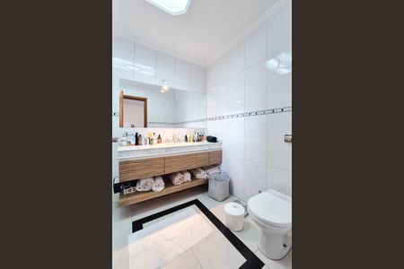 Casa à venda com 272m², 3 quartos e 4 vagas Casa à venda com 272m², 3 quartos e 4 vagasBanheiro da Suíte 1