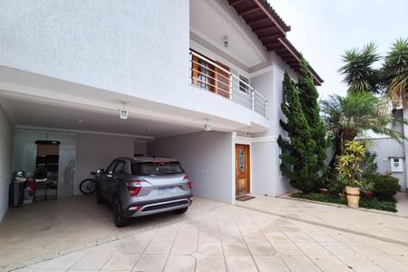 Casa à venda com 272m², 3 quartos e 4 vagas Casa à venda com 272m², 3 quartos e 4 vagasGaragem