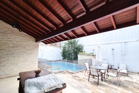 Casa à venda com 272m², 3 quartos e 4 vagas Casa à venda com 272m², 3 quartos e 4 vagasQuintal