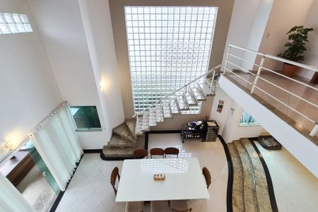 Casa à venda com 272m², 3 quartos e 4 vagas Casa à venda com 272m², 3 quartos e 4 vagasSala 2