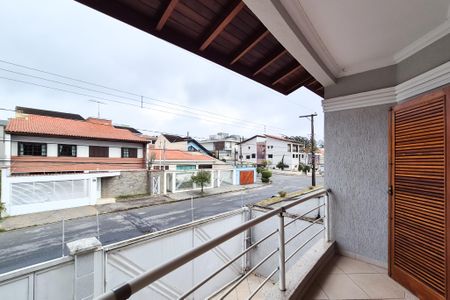 Casa à venda com 272m², 3 quartos e 4 vagas Casa à venda com 272m², 3 quartos e 4 vagasVaranda da Suíte 3