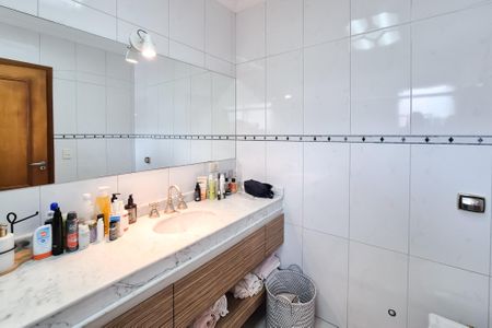 Casa à venda com 272m², 3 quartos e 4 vagas Casa à venda com 272m², 3 quartos e 4 vagasBanheiro da Suíte 1