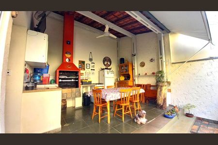 Casa à venda com 154m², 3 quartos e 2 vagas