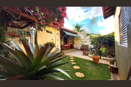Casa à venda com 154m², 3 quartos e 2 vagas