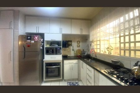 Casa à venda com 154m², 3 quartos e 2 vagas