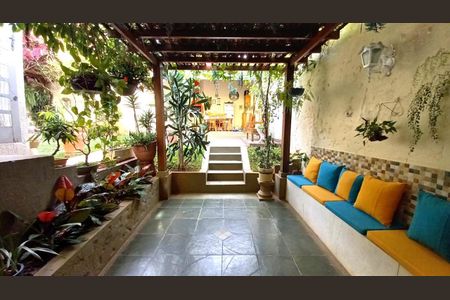 Casa à venda com 154m², 3 quartos e 2 vagas