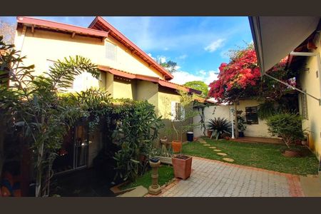 Casa à venda com 154m², 3 quartos e 2 vagas