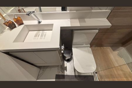 Apartamento à venda com 70m², 2 quartos e 2 vagas Apartamento à venda com 70m², 2 quartos e 2 vagasBanheiro da Suíte