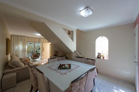 Casa à venda com 169m², 3 quartos e 2 vagas Casa à venda com 169m², 3 quartos e 2 vagasSala de Jantar