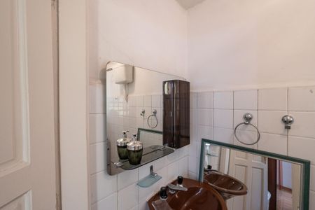 Casa à venda com 169m², 3 quartos e 2 vagas Casa à venda com 169m², 3 quartos e 2 vagasBanheiro de Serviço