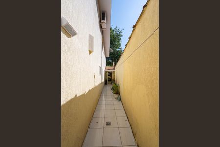 Casa à venda com 169m², 3 quartos e 2 vagas Casa à venda com 169m², 3 quartos e 2 vagasCorredor