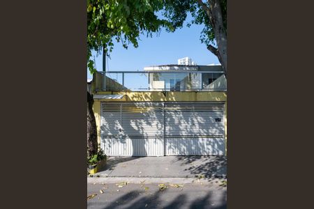 Casa à venda com 169m², 3 quartos e 2 vagas Casa à venda com 169m², 3 quartos e 2 vagasFachada